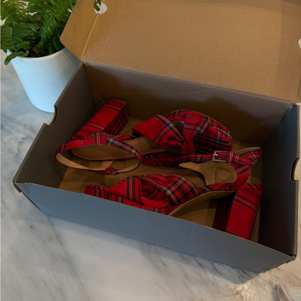 Loft Plaid Red and Green Women's Sandals - brand new - Picture 5 of 6